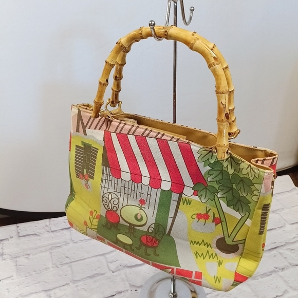 Braciano Red and Green Tote with Bamboo Handles - Picture 10 of 10